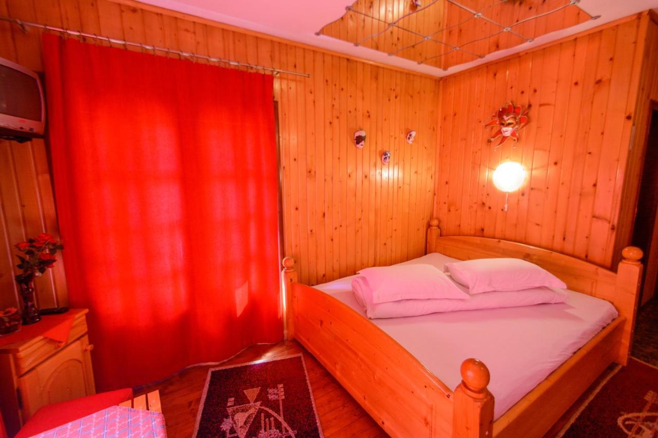 Rem's Pension Rasnov Exterior foto