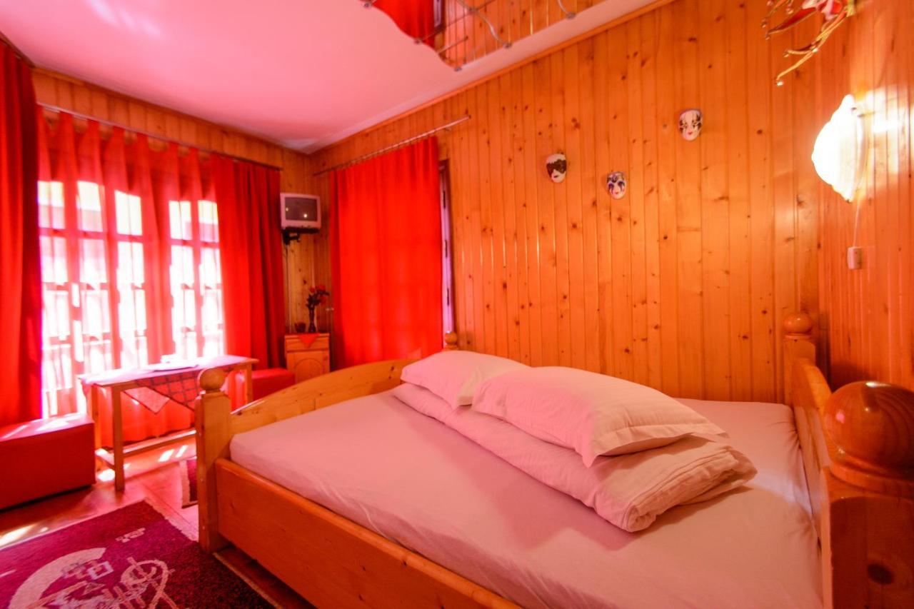 Rem's Pension Rasnov Exterior foto
