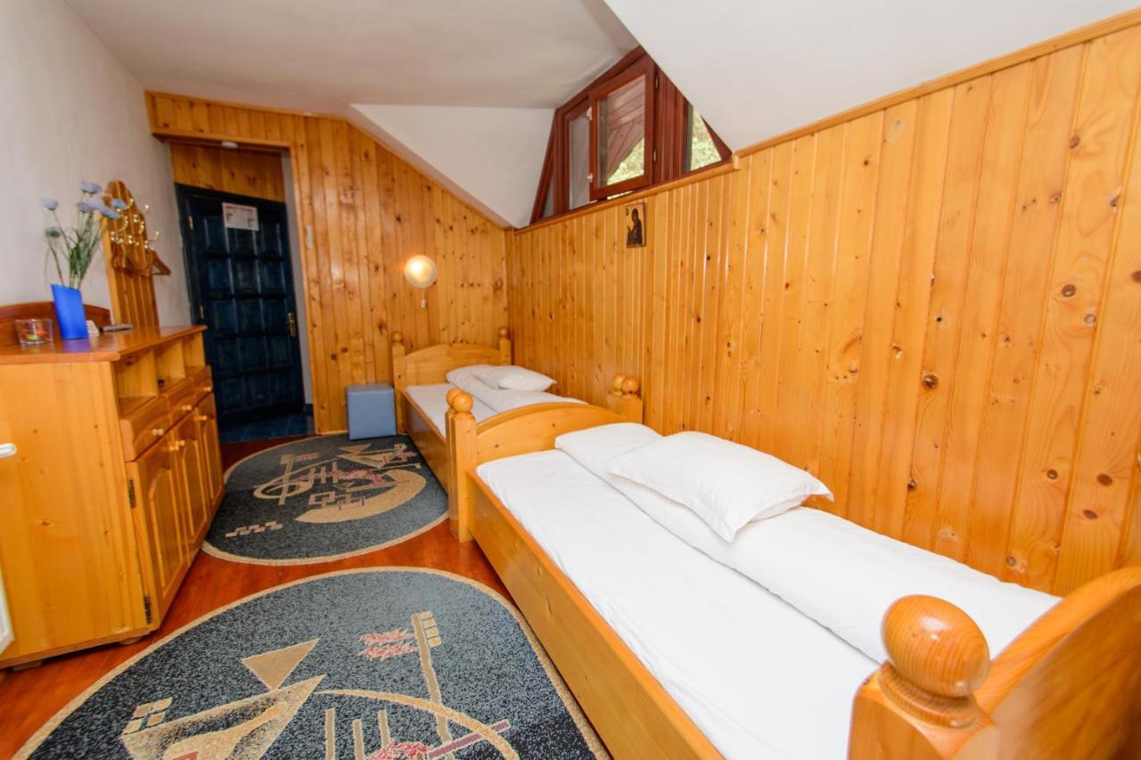 Rem's Pension Rasnov Exterior foto