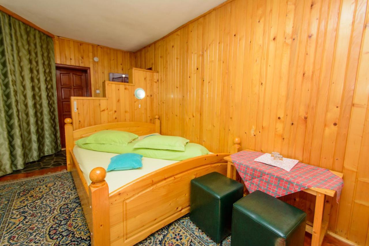 Rem's Pension Rasnov Exterior foto